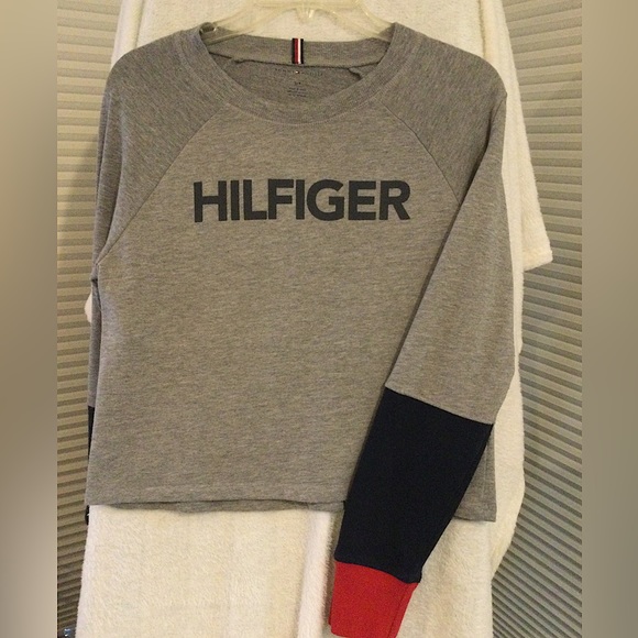 Tommy Hilfiger Cropped sweatshirt. Size S/P - Picture 1 of 4